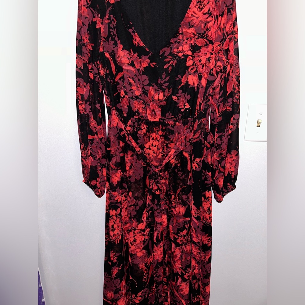 INC International Concepts Women’s Dress Size 8 Black and Res floral pattern.
